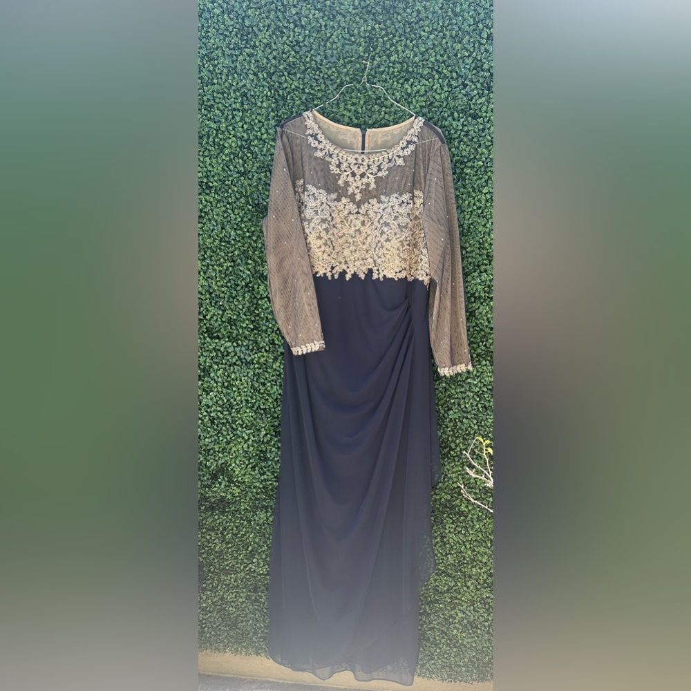 XSCAPE Embellished Illusion-Bodice Ruched Gown | Navy/Gold | Size 22W